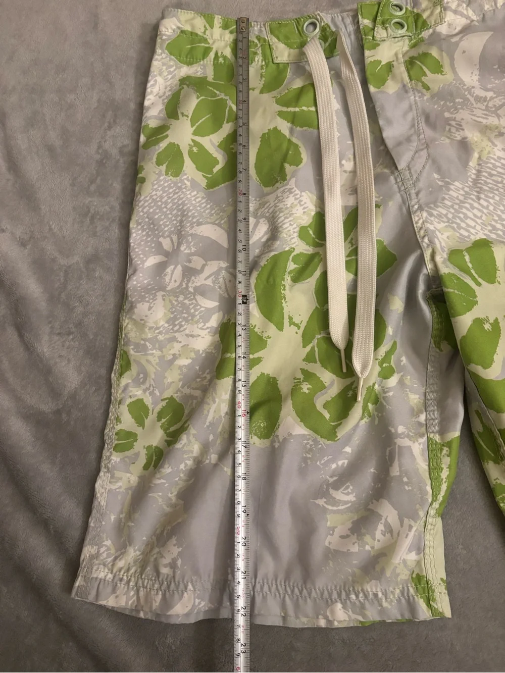 Oakley Men's Floral Board Shorts 32 Drawstring Green Gray White Beach Tropical